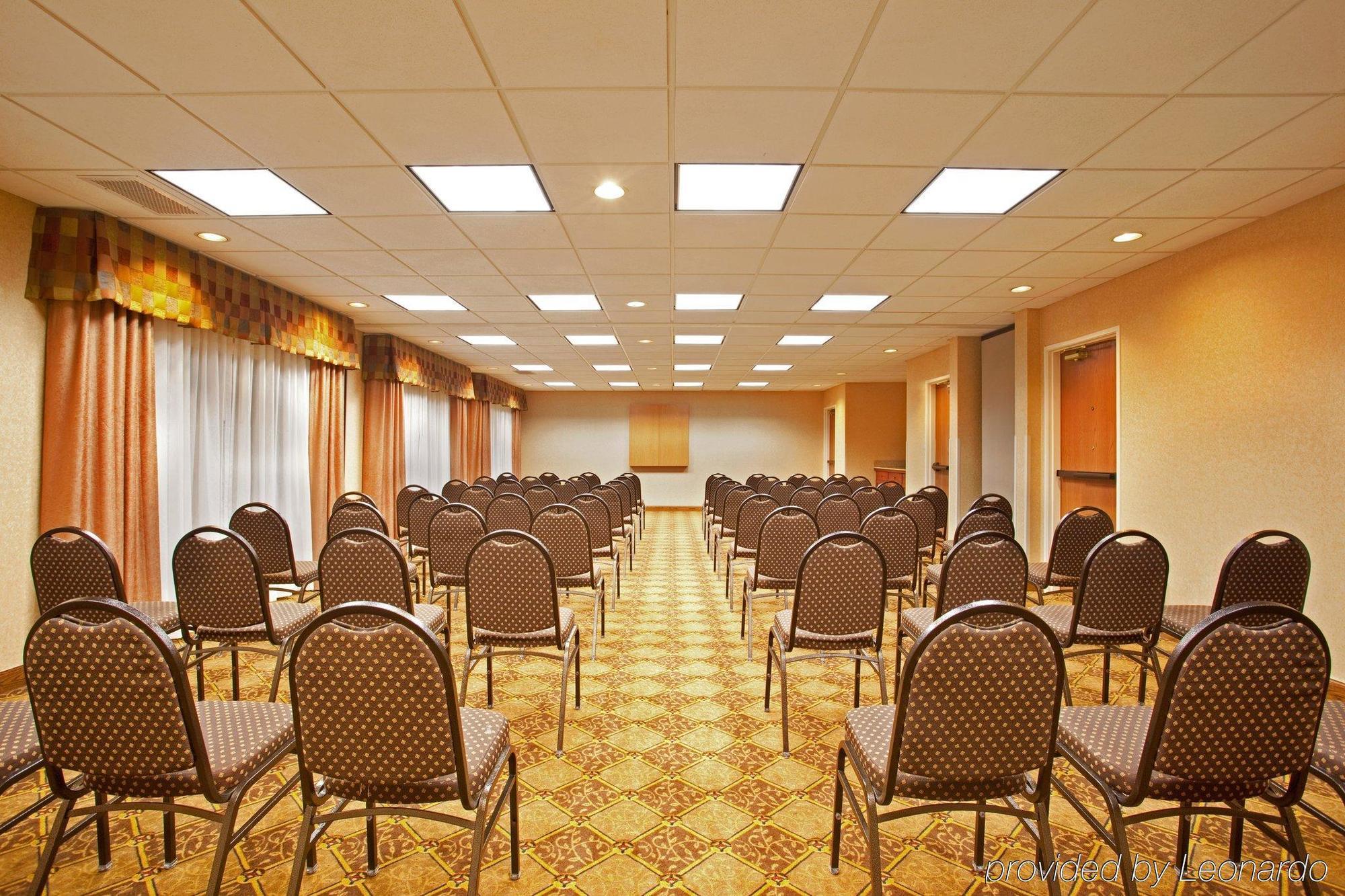 Holiday Inn Express Chicago Northwest-Vernon Hills By Ihg Udogodnienia zdjęcie