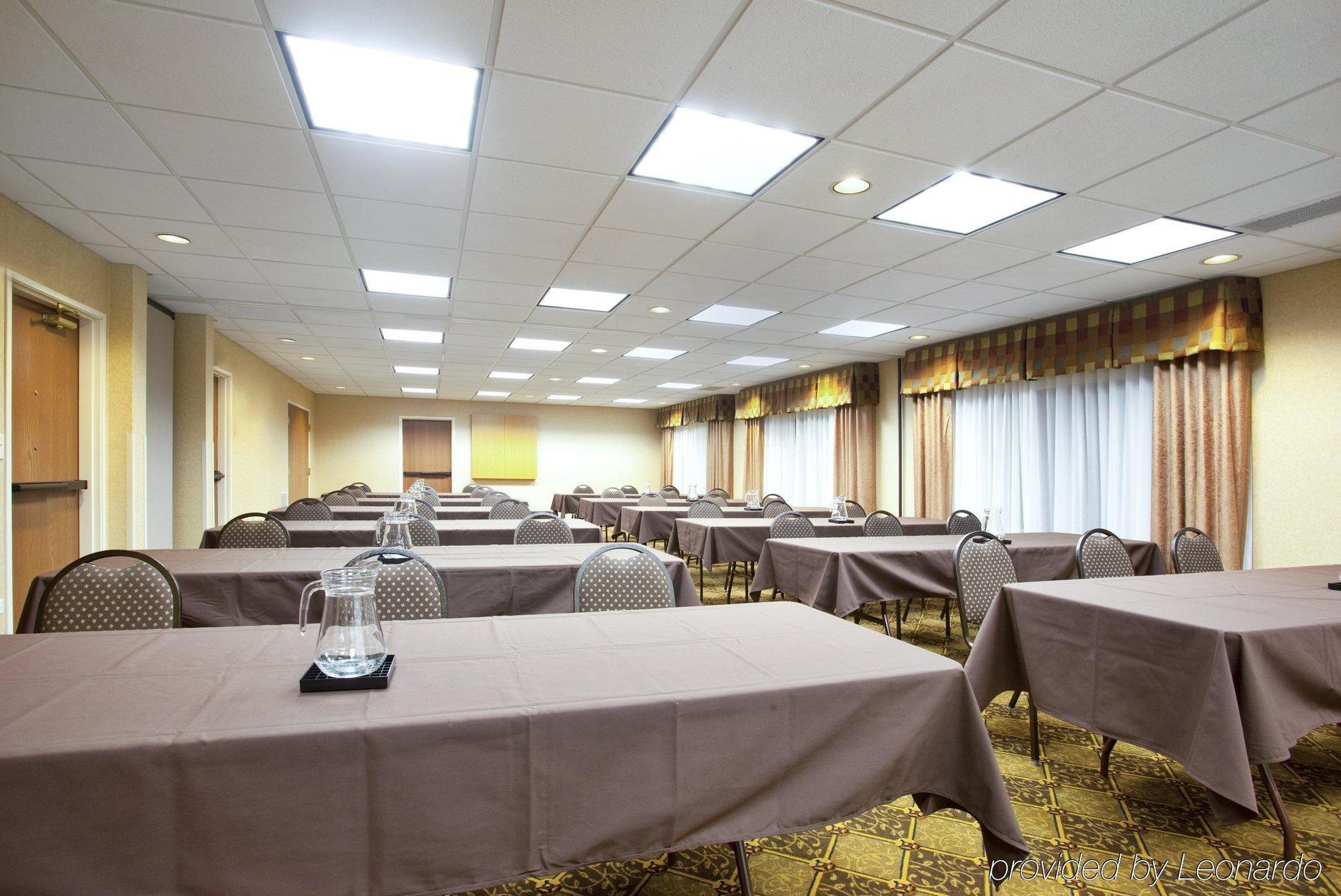 Holiday Inn Express Chicago Northwest-Vernon Hills By Ihg Udogodnienia zdjęcie