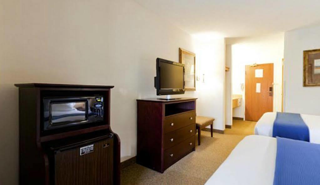 Holiday Inn Express Chicago Northwest-Vernon Hills By Ihg Zewnętrze zdjęcie